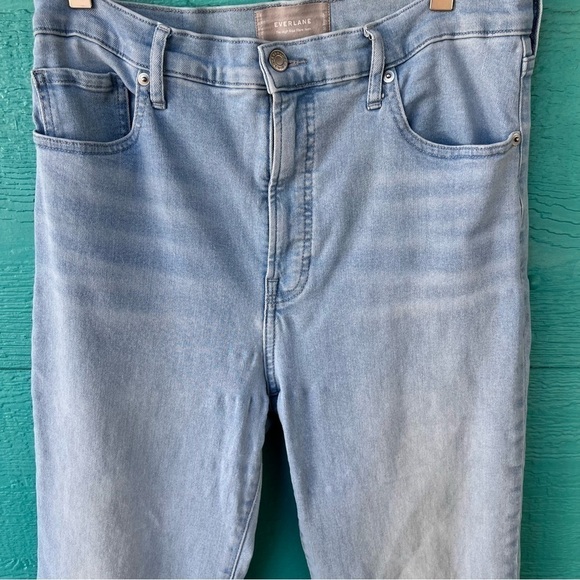EVERLANE THE HIGH RISE FLARE JEAN IN FOG SIZE 32 - Picture 7 of 13
